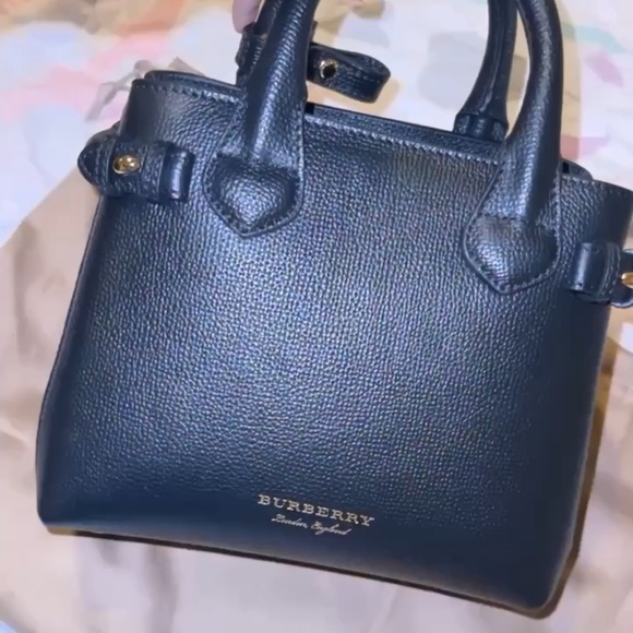 Burberry Handbags - Burberry purse